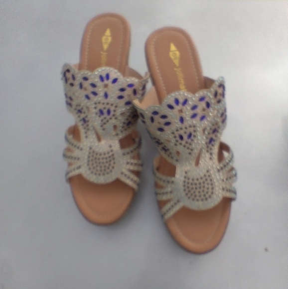 Womens Brand New Jolimall Jeweled Silver Wedge Slip on Sandals Size 9 Rhinestone - Picture 1 of 3